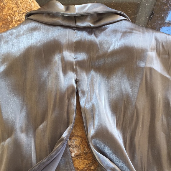 Cachet liquid silver stretch V-neck/crystal buckle - Picture 7 of 8